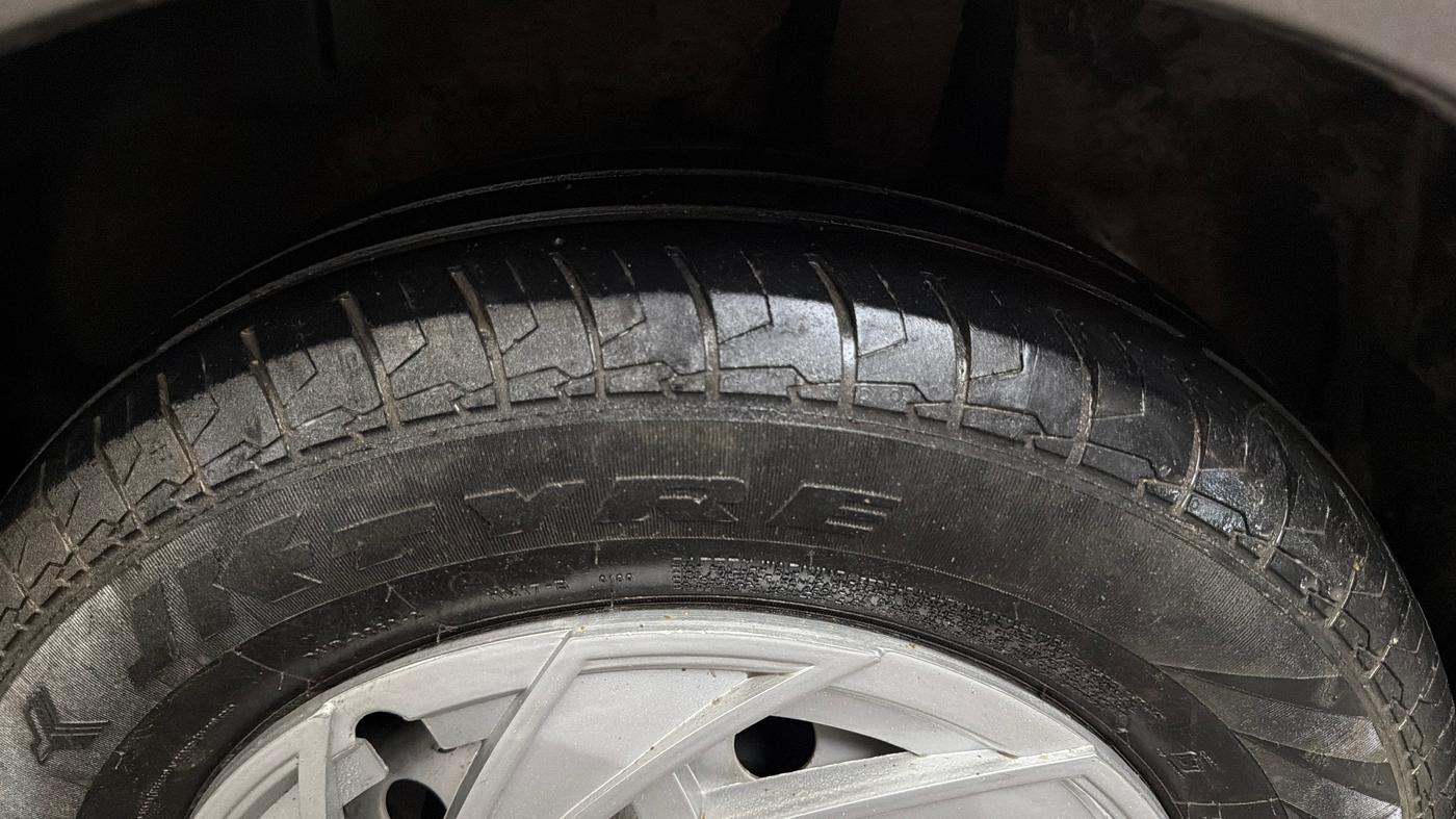 2022 Maruti Swift LXI, CNG, Manual, 58,079 km, Left Rear Tyre Tread