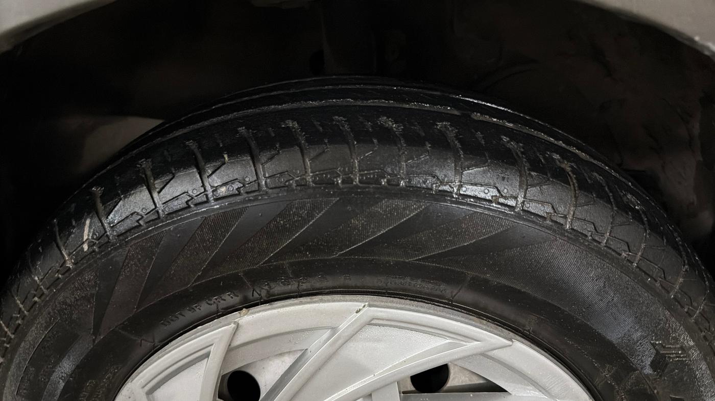 2022 Maruti Swift LXI, CNG, Manual, 58,079 km, Right Front Tyre Tread