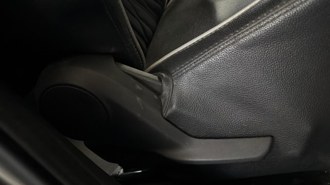2022 Maruti Swift LXI, CNG, Manual, 58,079 km, Driver Side Adjustment Panel