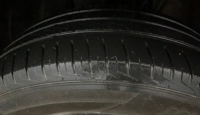 2021 Hyundai VENUE S 1.2, Petrol, Manual, 30,315 km, Left Front Tyre Tread