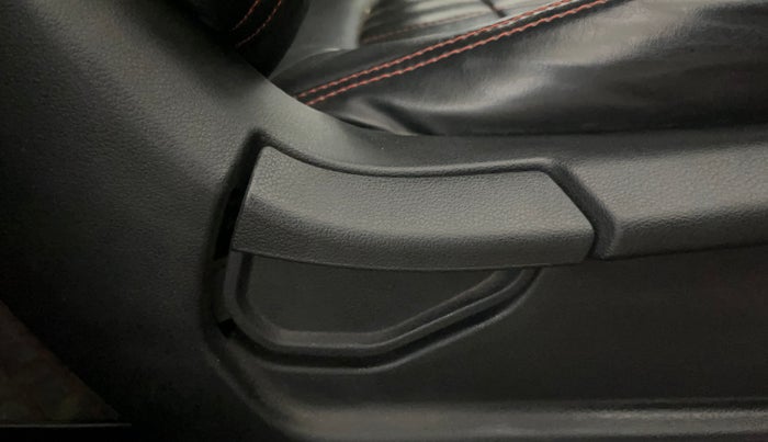 2021 Hyundai VENUE S 1.2, Petrol, Manual, 30,315 km, Driver Side Adjustment Panel