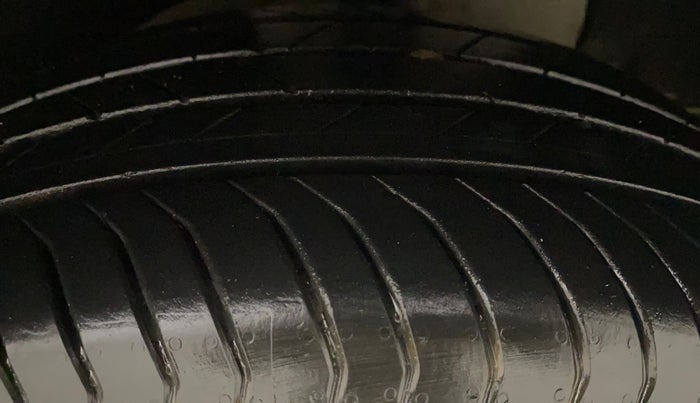 2022 MG ASTOR STYLE 1.5 MT, Petrol, Manual, 11,411 km, Left Rear Tyre Tread