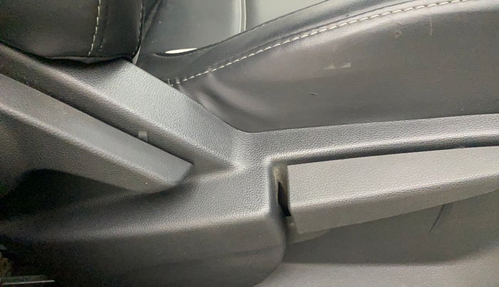 2022 MG ASTOR STYLE 1.5 MT, Petrol, Manual, 11,411 km, Driver Side Adjustment Panel