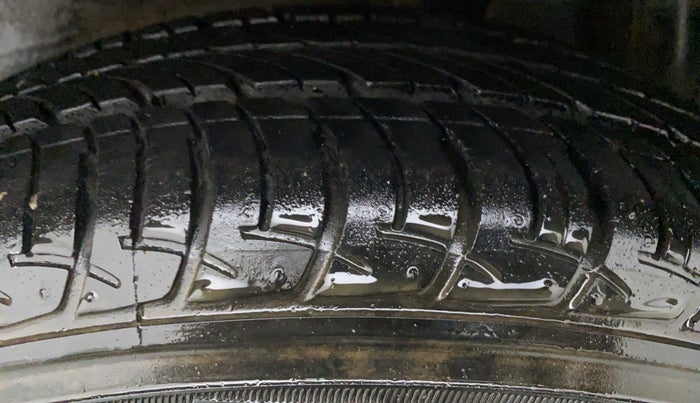 2015 Maruti Celerio VXI AGS, Petrol, Automatic, 10,138 km, Right Front Tyre Tread