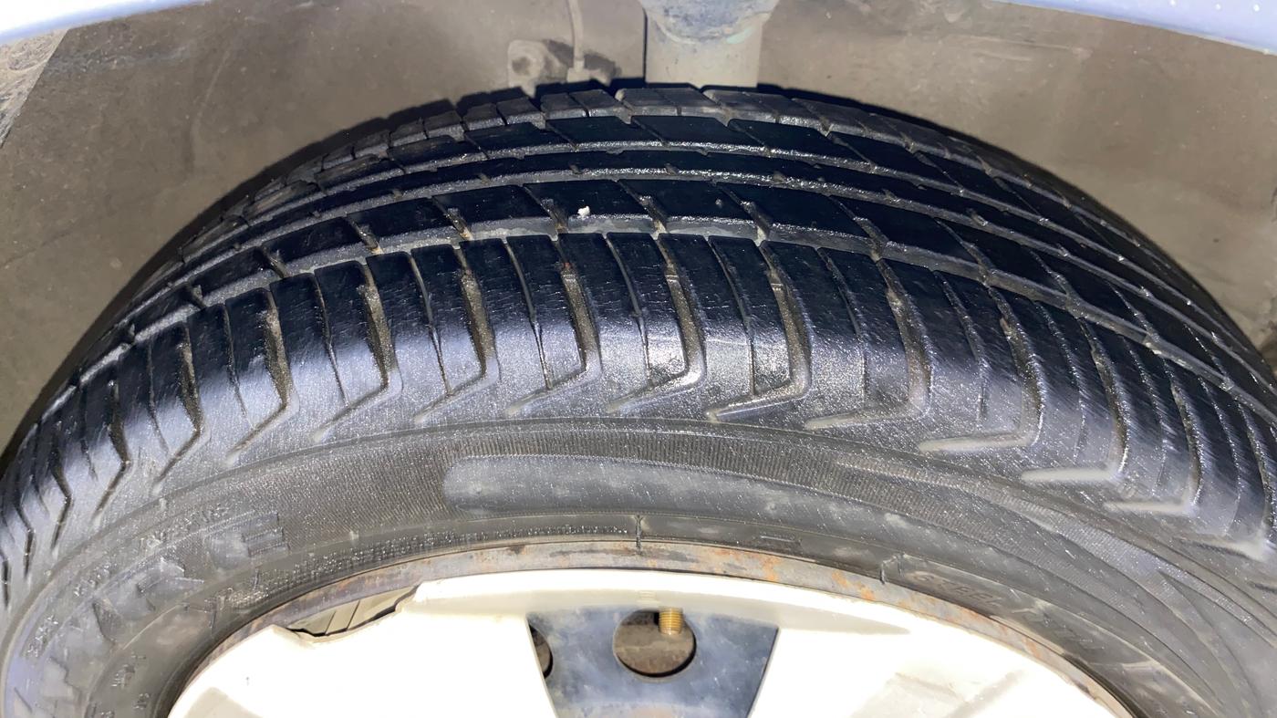 2015 Maruti Wagon R 1.0 VXI AMT, Petrol, Automatic, 24,075 km, Right Front Tyre Tread