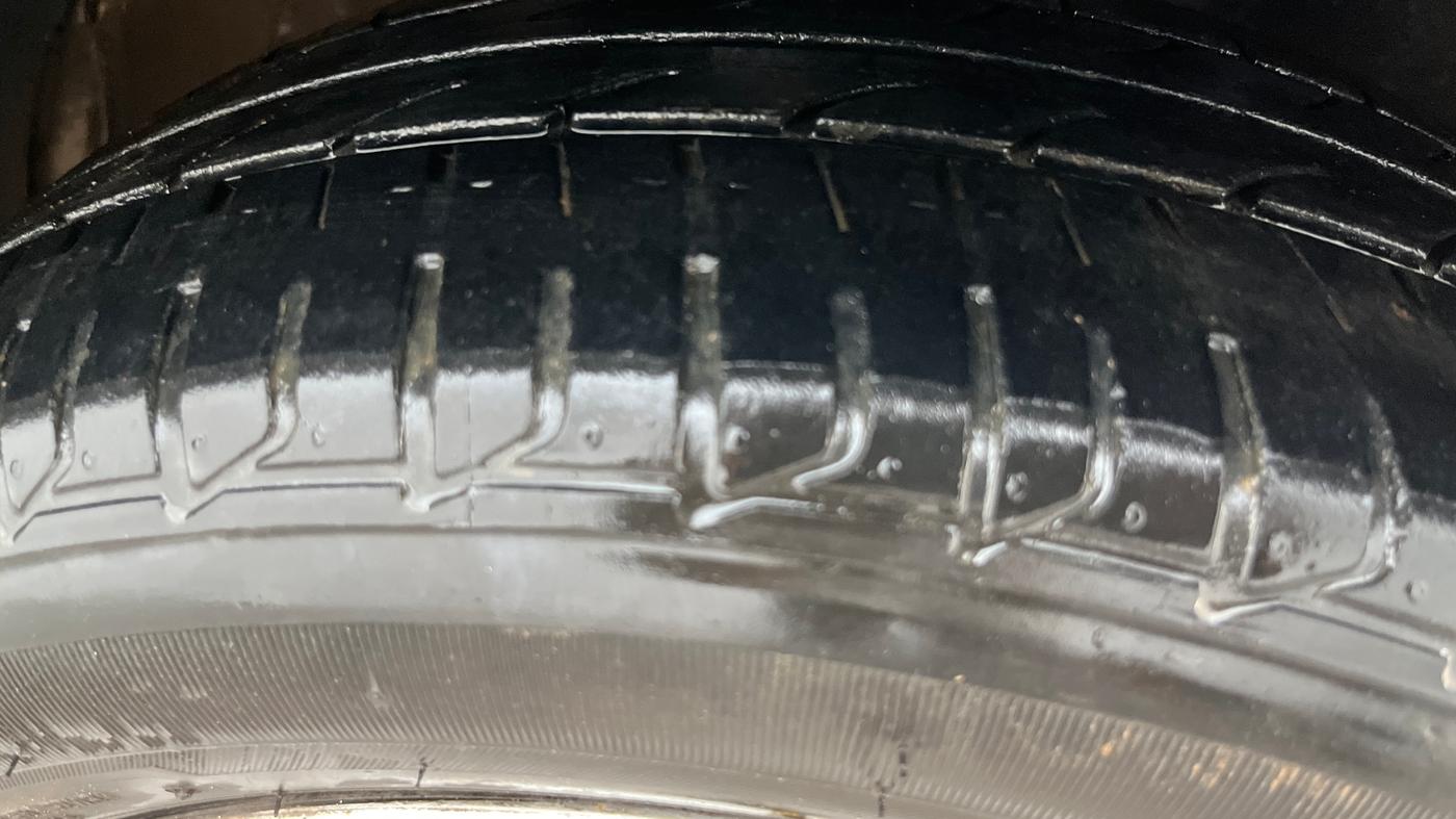 2018 Volkswagen Vento HIGHLINE PLUS 1.2 AT 16 ALLOY, Petrol, Automatic, 74,925 km, Right Front Tyre Tread