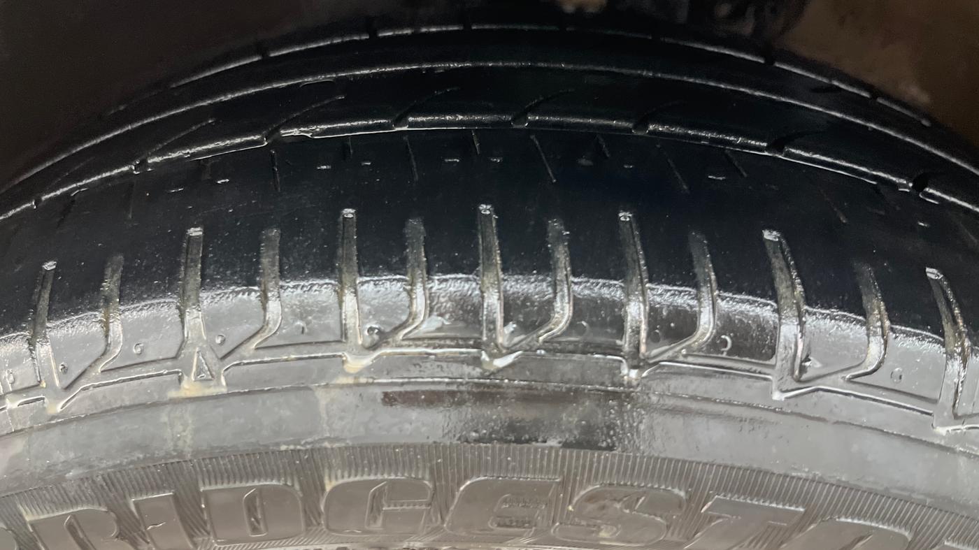 2018 Volkswagen Vento HIGHLINE PLUS 1.2 AT 16 ALLOY, Petrol, Automatic, 74,925 km, Left Front Tyre Tread