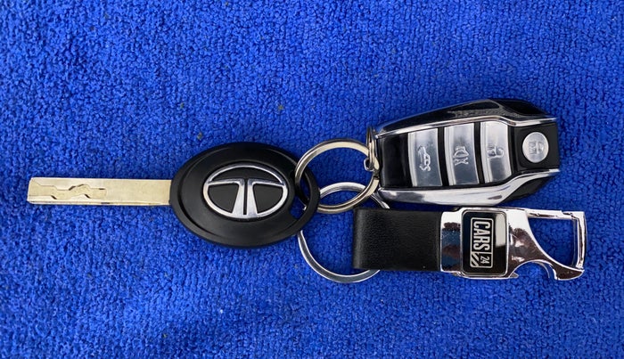 2021 Tata ALTROZ XE PETROL, Petrol, Manual, 45,474 km, Key Close Up