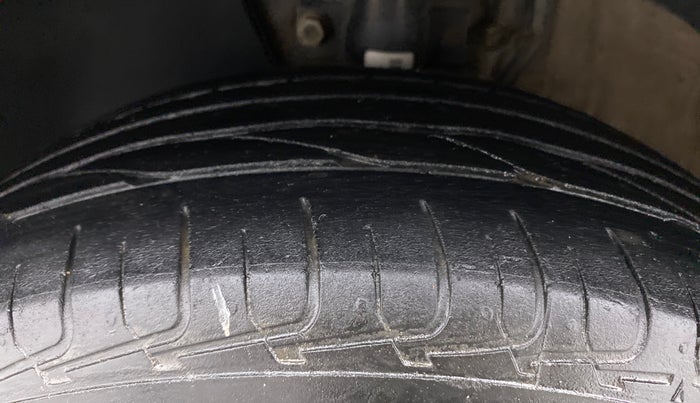 2018 Volkswagen Polo COMFORTLINE 1.0 PETROL, Petrol, Manual, 70,494 km, Left Front Tyre Tread