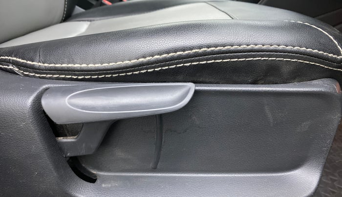 2018 Volkswagen Polo COMFORTLINE 1.0 PETROL, Petrol, Manual, 70,494 km, Driver Side Adjustment Panel