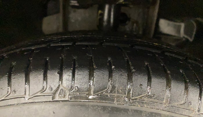2016 Tata Tiago XE DIESEL, Diesel, Manual, 98,484 km, Right Front Tyre Tread