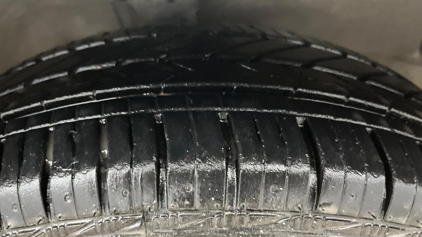 2014 Maruti Wagon R 1.0 VXI, Petrol, Manual, 92,229 km, Right Front Tyre Tread