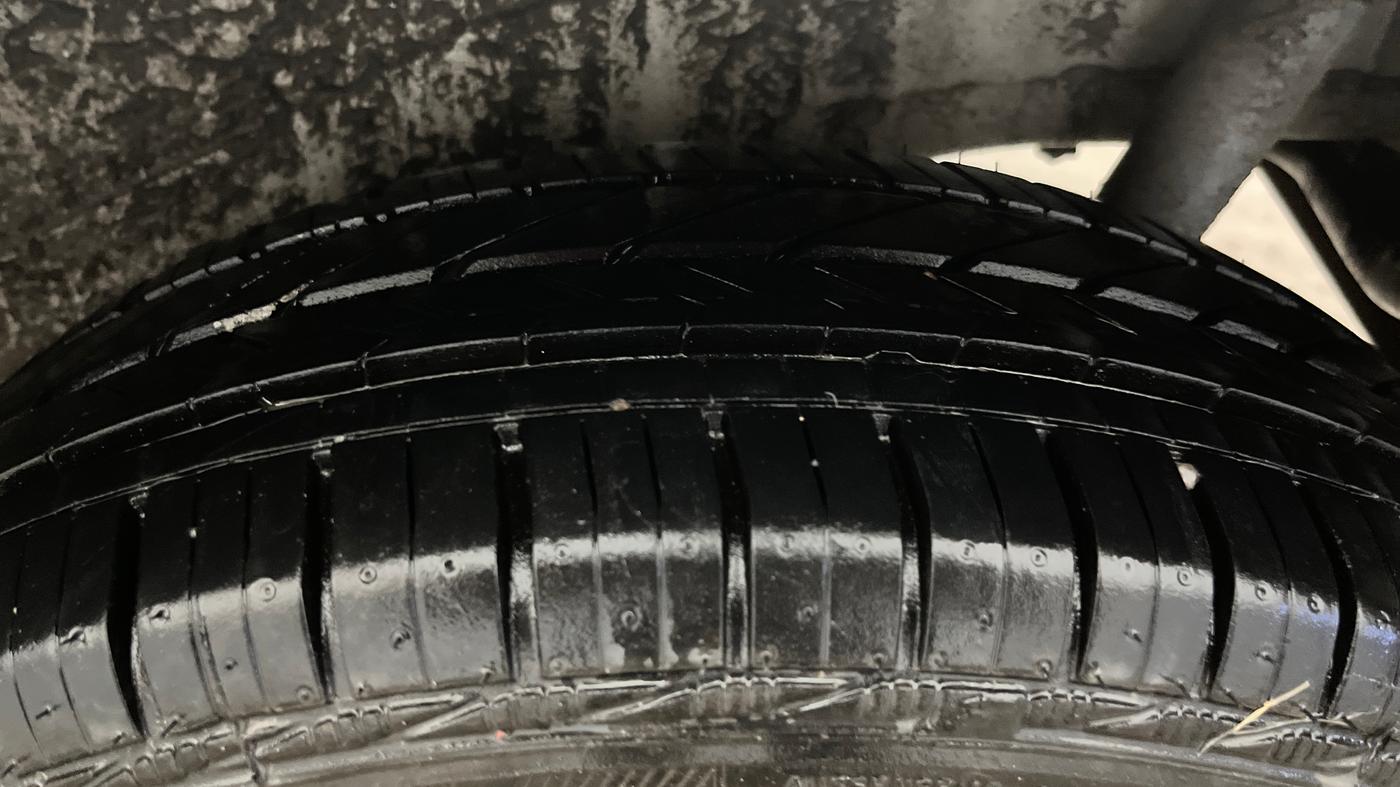 2014 Maruti Wagon R 1.0 VXI, Petrol, Manual, 92,229 km, Left Rear Tyre Tread