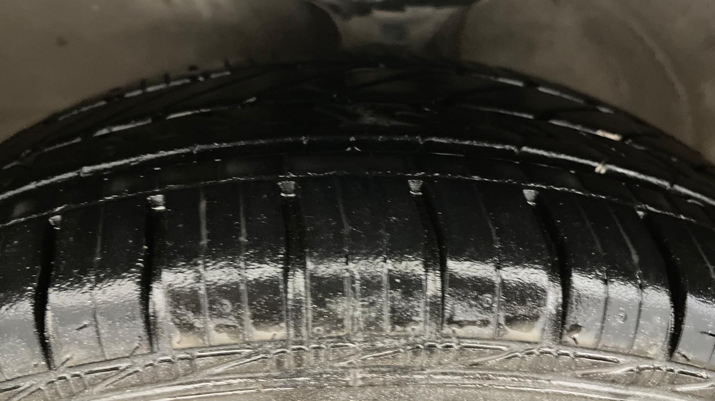 2014 Maruti Wagon R 1.0 VXI, Petrol, Manual, 92,229 km, Left Front Tyre Tread