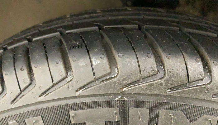 2011 Maruti Alto K10 VXI, Petrol, Manual, 1,01,283 km, Left Front Tyre Tread