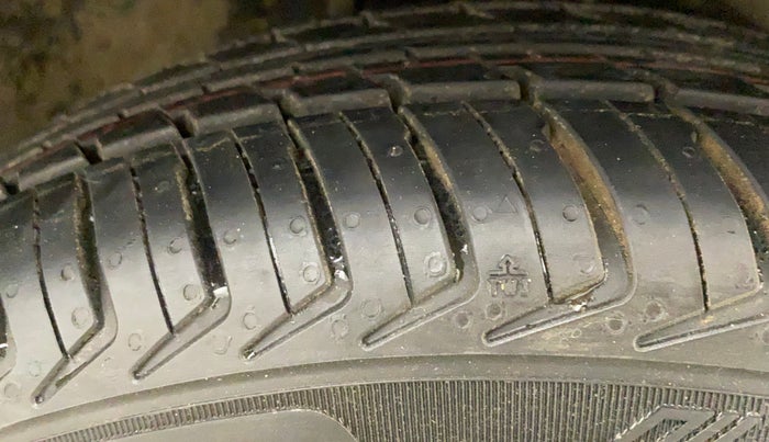 2011 Maruti Alto K10 VXI, Petrol, Manual, 1,01,283 km, Right Front Tyre Tread