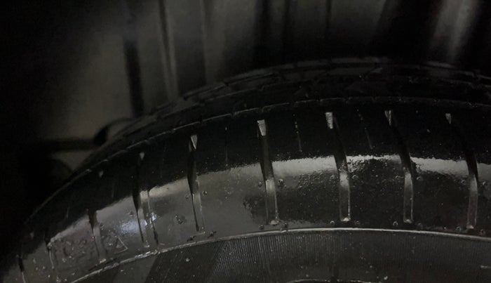 2022 Toyota Glanza E, Petrol, Manual, 8,724 km, Left Rear Tyre Tread