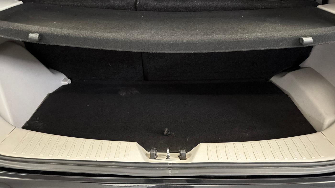 2023 Mahindra XUV300 W8 1.2 PETROL, Petrol, Manual, 29,060 km, Boot Inside