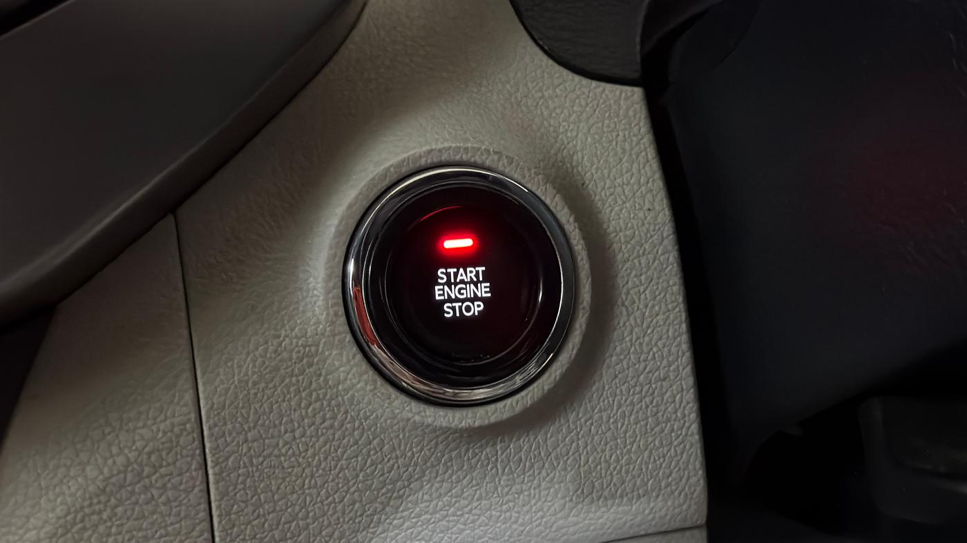 2023 Mahindra XUV300 W8 1.2 PETROL, Petrol, Manual, 29,060 km, Keyless Start/ Stop Button