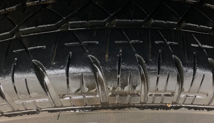 2013 Maruti Swift Dzire VXI, Petrol, Manual, 75,634 km, Left Front Tyre Tread