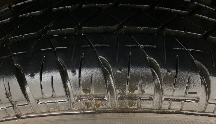 2013 Maruti Swift Dzire VXI, Petrol, Manual, 75,634 km, Left Rear Tyre Tread