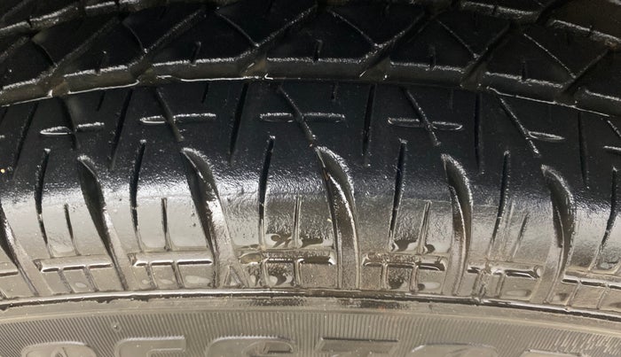 2013 Maruti Swift Dzire VXI, Petrol, Manual, 75,634 km, Right Front Tyre Tread