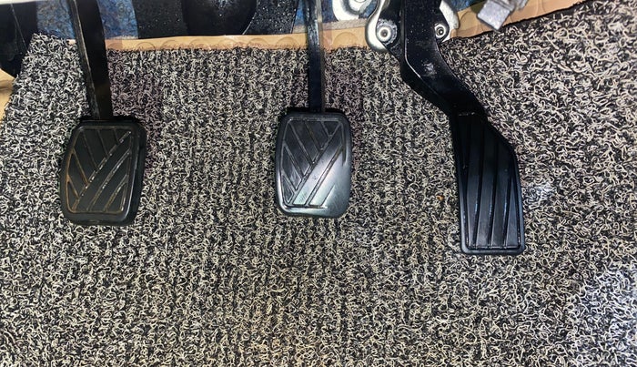 2013 Maruti Swift Dzire VXI, Petrol, Manual, 75,634 km, Pedals