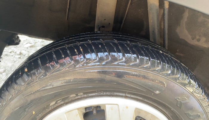 2017 Renault Kwid RXT 1.0, Petrol, Manual, 72,218 km, Right Rear Tyre Tread