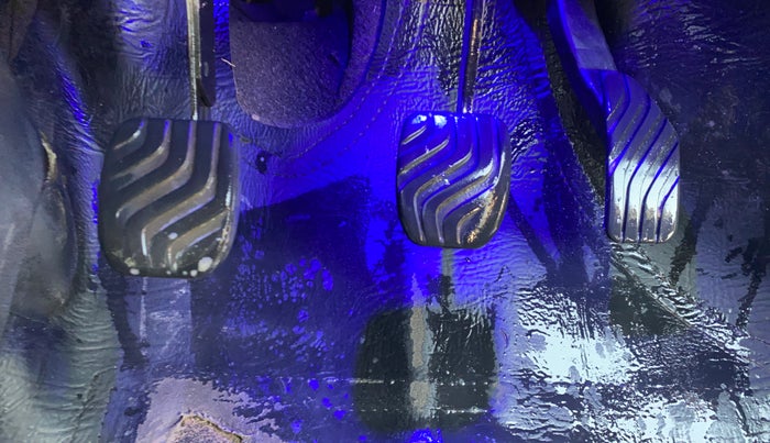 2017 Renault Kwid RXT 1.0, Petrol, Manual, 72,218 km, Pedals