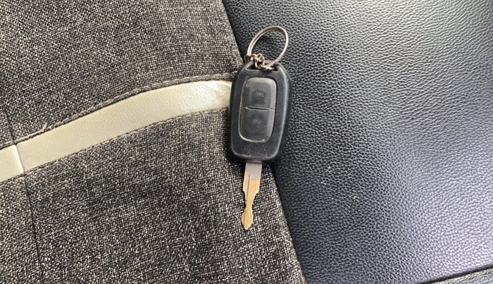 2017 Renault Kwid RXT 1.0, Petrol, Manual, 72,218 km, Key Close Up