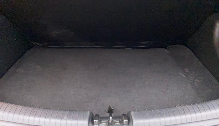 2016 Hyundai Grand i10 ASTA (O) 1.2 KAPPA VTVT, Petrol, Manual, 38,697 km, Boot Inside