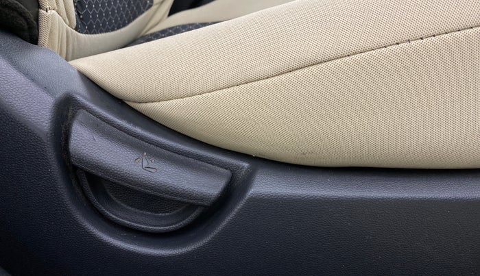 2016 Hyundai Grand i10 MAGNA 1.2 KAPPA VTVT, Petrol, Manual, 77,533 km, Driver Side Adjustment Panel