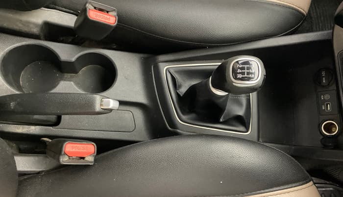 2015 Hyundai Elite i20 ASTA 1.2, Petrol, Manual, 1,27,498 km, Gear Lever