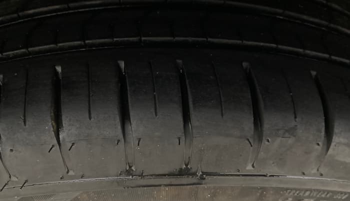 2015 Hyundai Elite i20 ASTA 1.2, Petrol, Manual, 1,27,498 km, Right Rear Tyre Tread