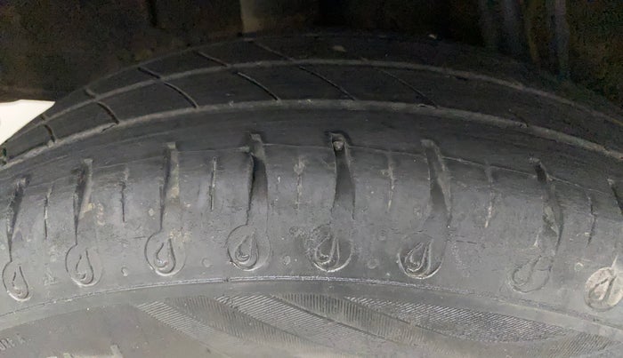2021 Renault Kwid RXT 1.0 (O), Petrol, Manual, 49,382 km, Right Rear Tyre Tread