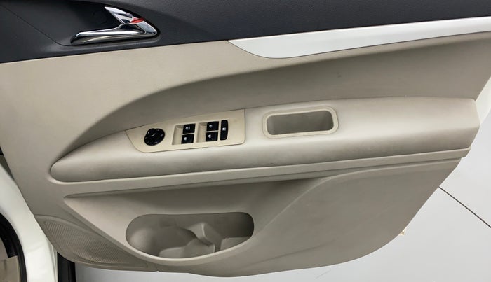 2018 Mahindra MARAZZO M8 7 STR, Diesel, Manual, 35,740 km, Driver Side Door Panels Control