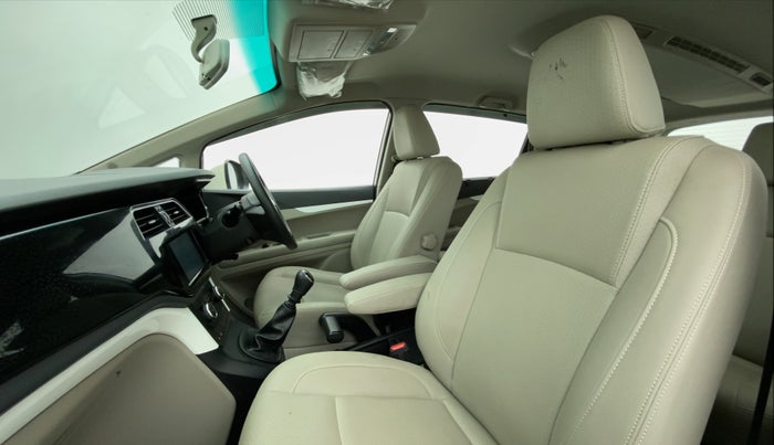 2018 Mahindra MARAZZO M8 7 STR, Diesel, Manual, 35,740 km, Right Side Front Door Cabin
