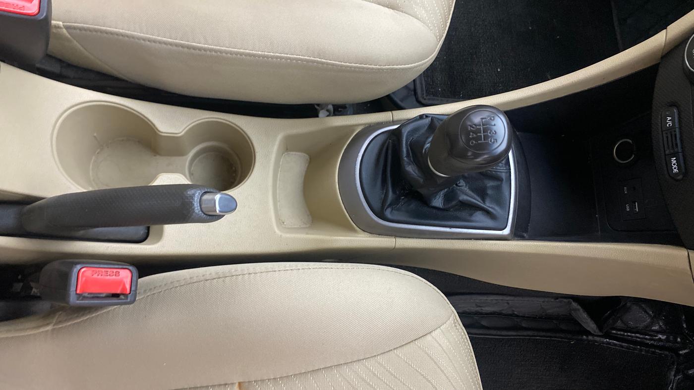 2015 Hyundai Verna FLUIDIC 1.6 CRDI S(O) 4S, Diesel, Manual, 1,37,089 km, Gear Lever