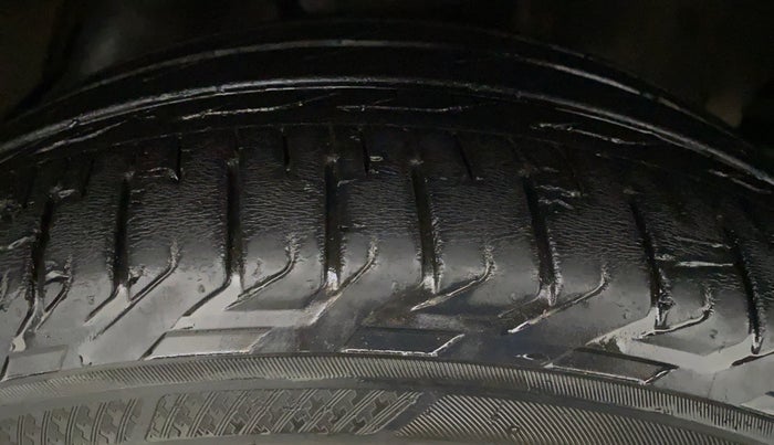 2017 Toyota Innova Crysta 2.8 ZX AT 7 STR, Diesel, Automatic, 74,251 km, Right Front Tyre Tread