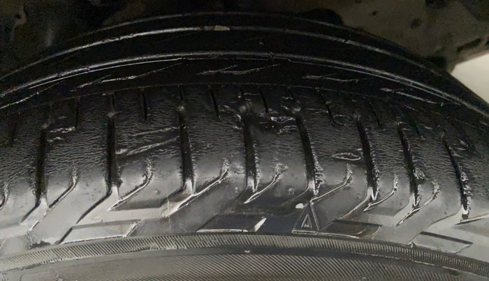 2017 Toyota Innova Crysta 2.8 ZX AT 7 STR, Diesel, Automatic, 74,251 km, Left Front Tyre Tread