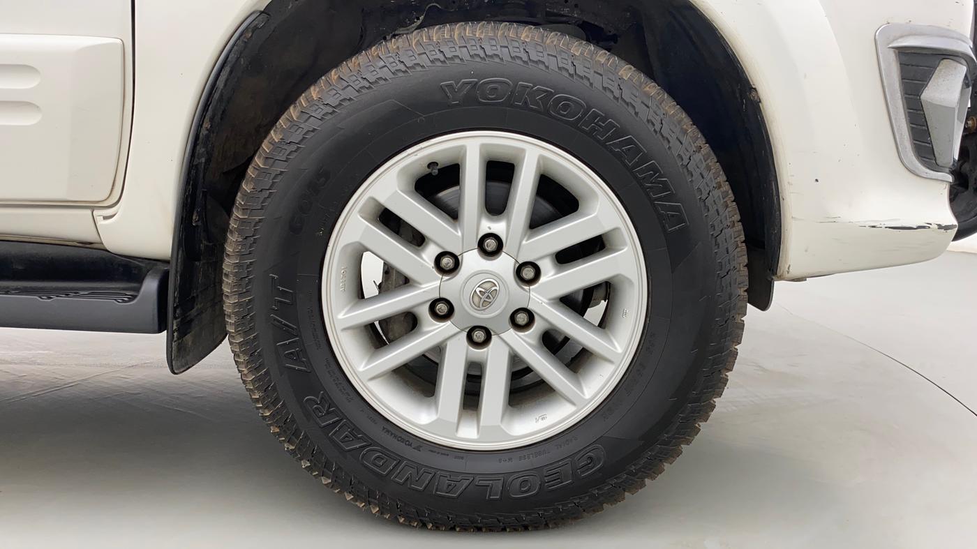 2014 Toyota Fortuner 3.0 4X2 AT, Diesel, Automatic, 73,031 km, Right Front Wheel