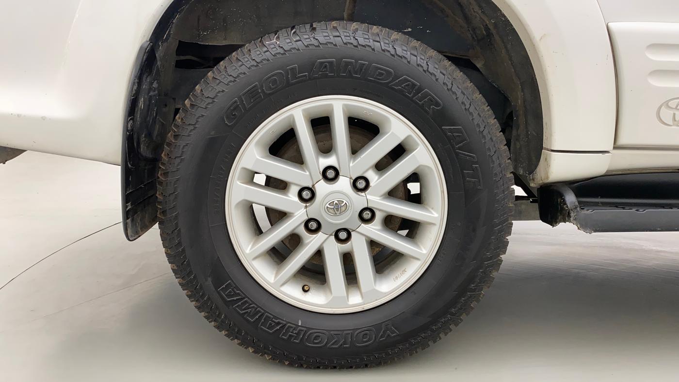 2014 Toyota Fortuner 3.0 4X2 AT, Diesel, Automatic, 73,031 km, Right Rear Wheel