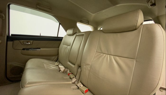 2014 Toyota Fortuner 3.0 4X2 AT, Diesel, Automatic, 73,031 km, Right Side Rear Door Cabin