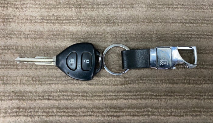 2014 Toyota Fortuner 3.0 4X2 AT, Diesel, Automatic, 73,031 km, Key Close Up