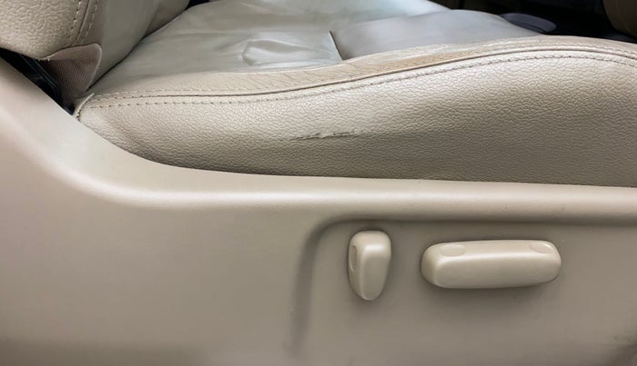 2014 Toyota Fortuner 3.0 4X2 AT, Diesel, Automatic, 73,031 km, Driver Side Adjustment Panel