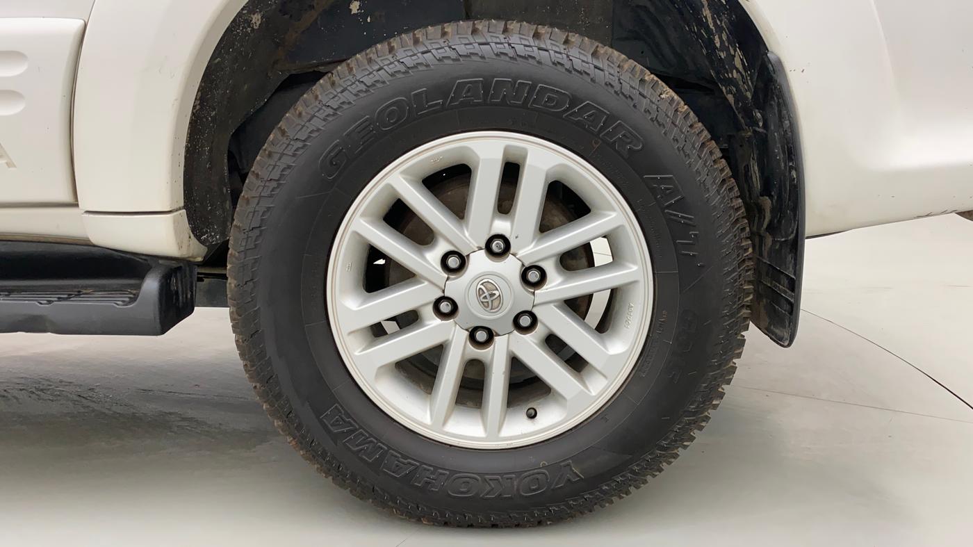 2014 Toyota Fortuner 3.0 4X2 AT, Diesel, Automatic, 73,031 km, Left Rear Wheel