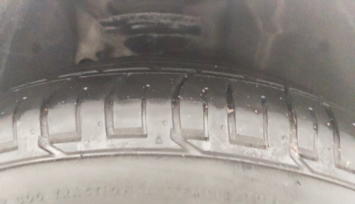 2017 Skoda Superb L&K 1.8 TSI AT, Petrol, Automatic, 91,341 km, Right Front Tyre Tread