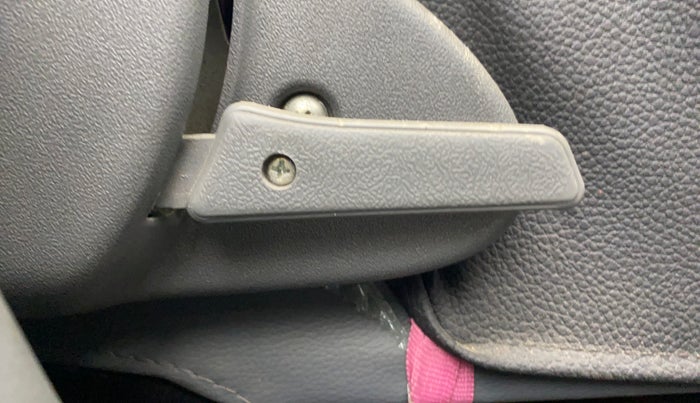 2015 Maruti Alto 800 LXI, Petrol, Manual, 88,122 km, Driver Side Adjustment Panel