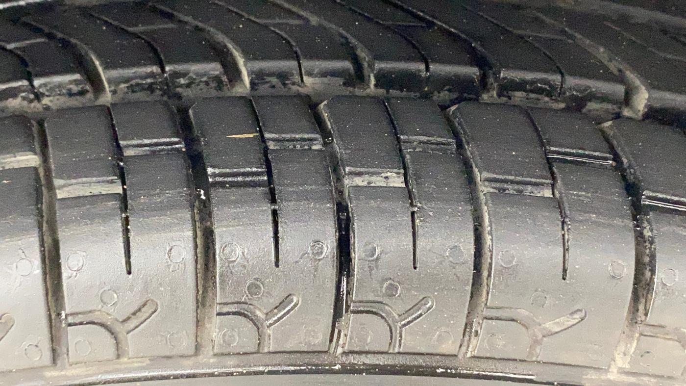 2015 Maruti Alto 800 LXI, Petrol, Manual, 88,122 km, Right Front Tyre Tread