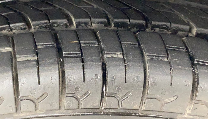 2015 Maruti Alto 800 LXI, Petrol, Manual, 88,122 km, Right Front Tyre Tread